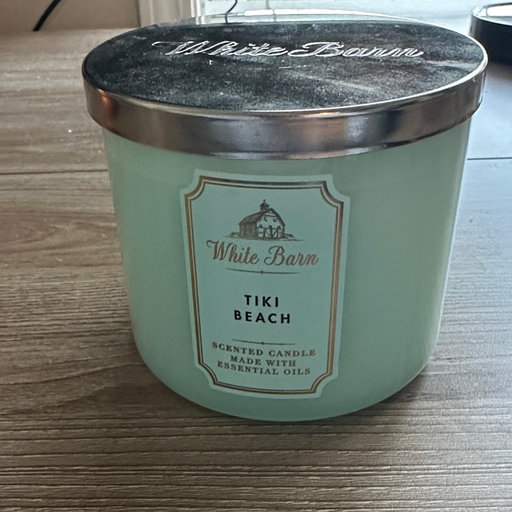 White Barn Tiki Beach Scented Candle - Mint Green-NEW